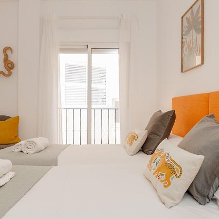 Апартаменты C21 Trendy 2 Bdr & Parking Downtown Малага Экстерьер фото