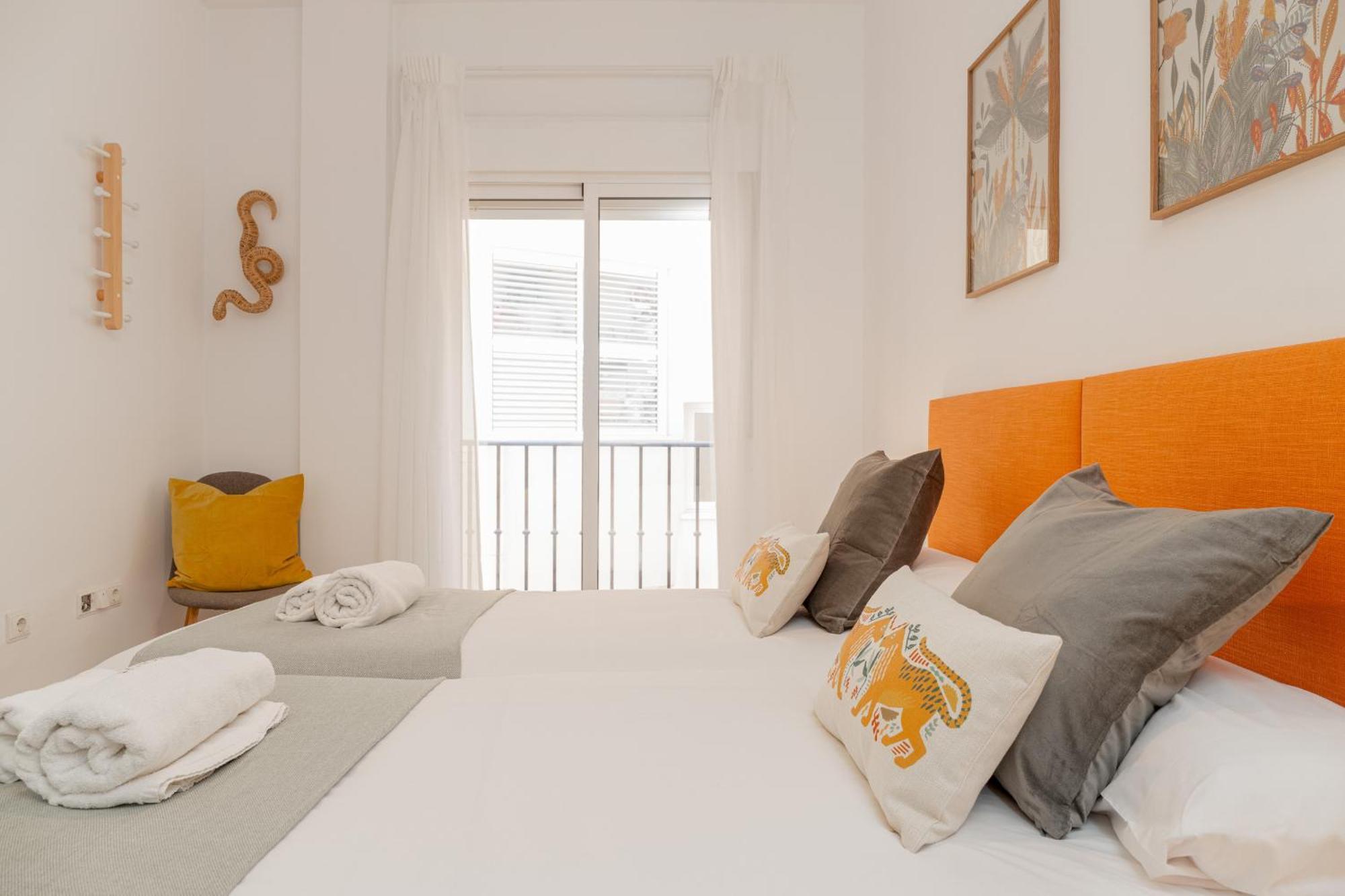 Апартаменты C21 Trendy 2 Bdr & Parking Downtown Малага Экстерьер фото